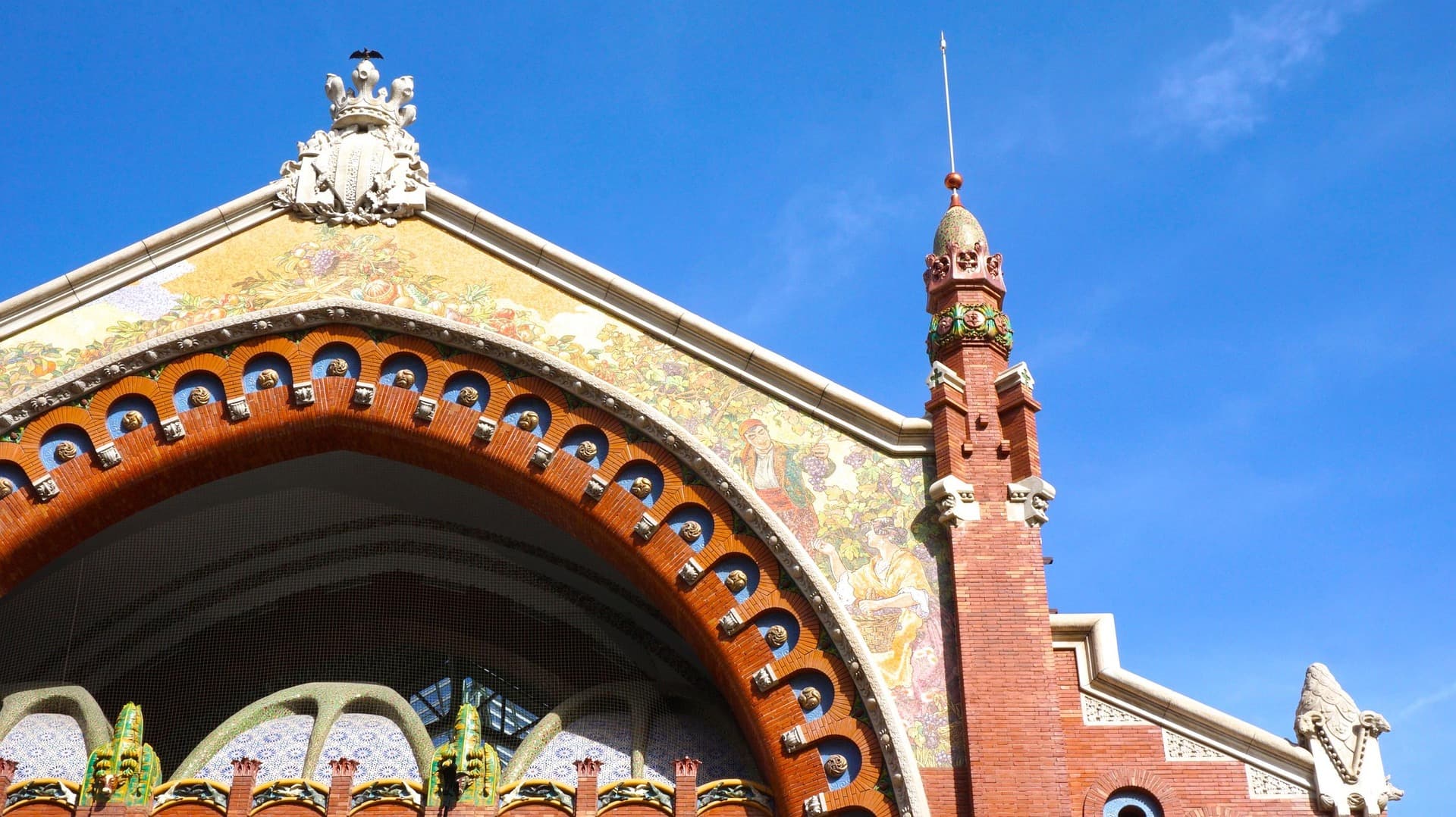 Valencia, where festival weeks and ordinary weeks are different hotel seasons